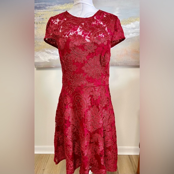 NM Neiman Marcus Sparkly Dress, Glittery Red Lace with Sequins Size 10 - Picture 2 of 8
